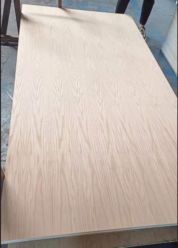Professional Red Oak Veneered Plywood Sheet
